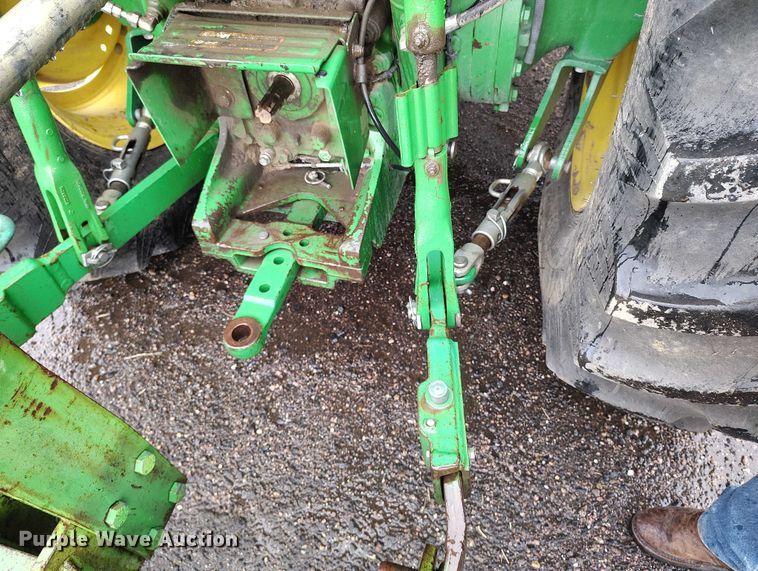 image for item ED0011 2013 John Deere 5085M MFWD tractor