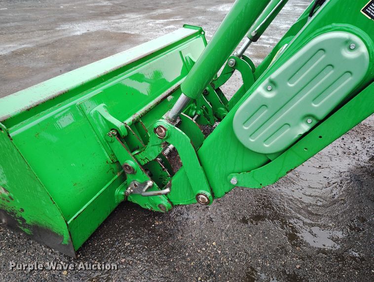 image for item ED0011 2013 John Deere 5085M MFWD tractor
