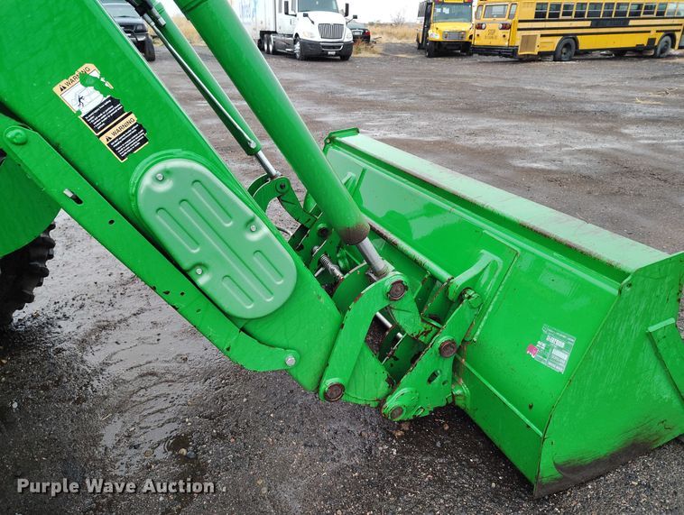 image for item ED0011 2013 John Deere 5085M MFWD tractor