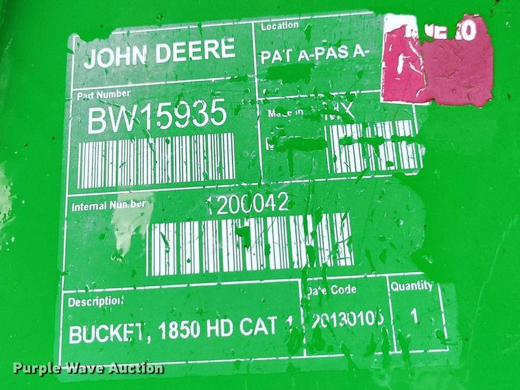 image for item ED0011 2013 John Deere 5085M MFWD tractor