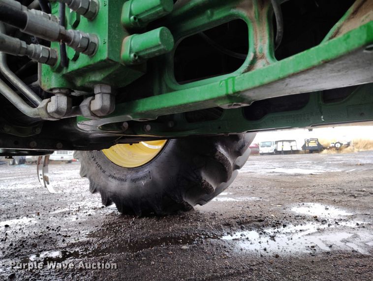 image for item ED0011 2013 John Deere 5085M MFWD tractor