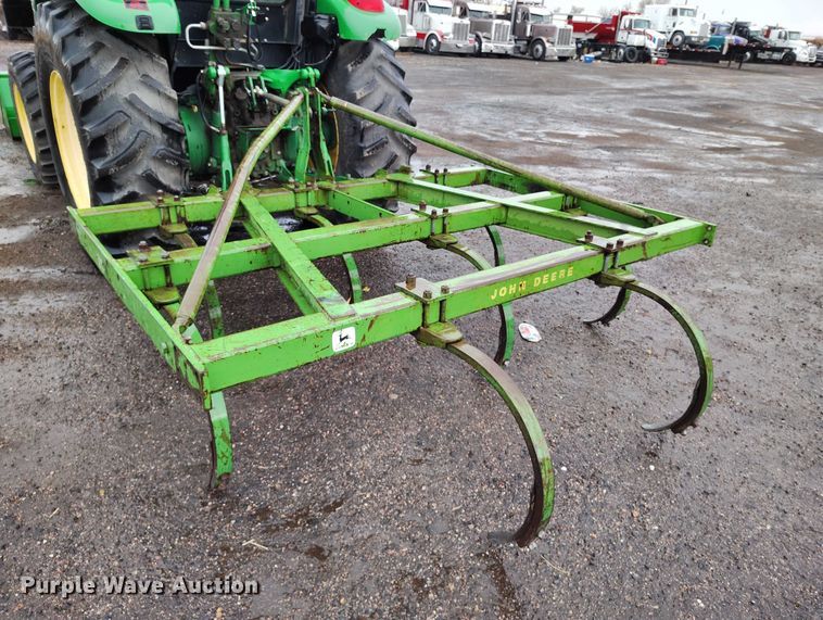 image for item ED0011 2013 John Deere 5085M MFWD tractor