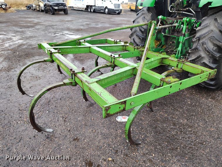 image for item ED0011 2013 John Deere 5085M MFWD tractor