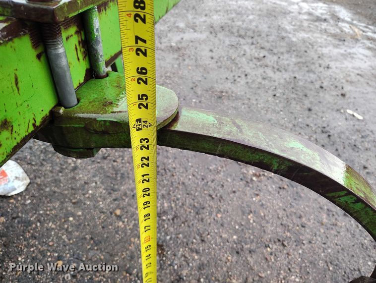 image for item ED0011 2013 John Deere 5085M MFWD tractor