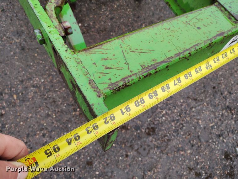 image for item ED0011 2013 John Deere 5085M MFWD tractor