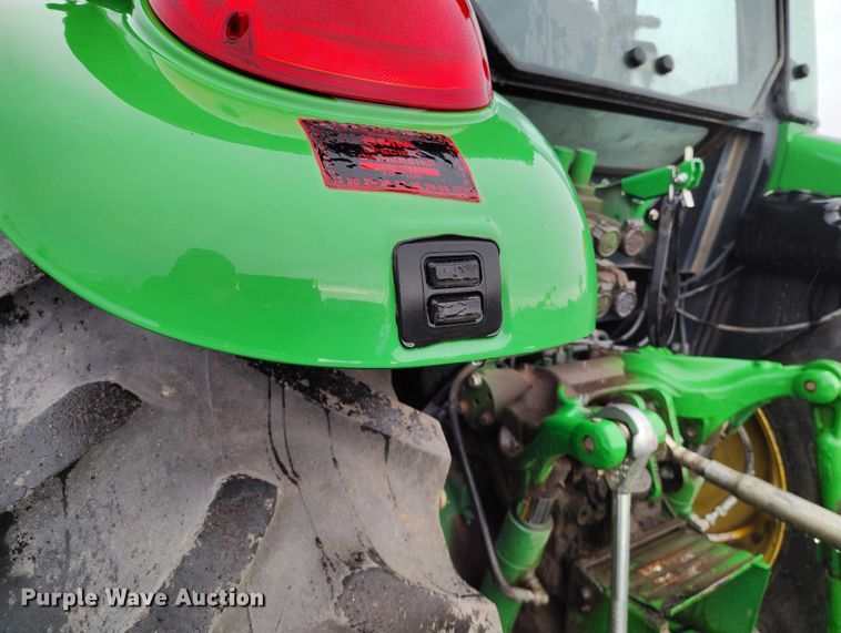 image for item ED0011 2013 John Deere 5085M MFWD tractor