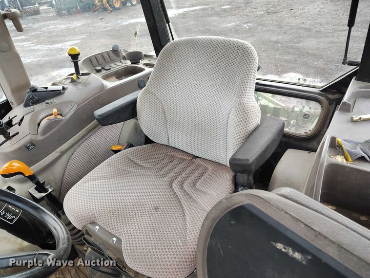 image for item ED0011 2013 John Deere 5085M MFWD tractor