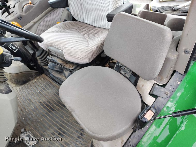 image for item ED0011 2013 John Deere 5085M MFWD tractor