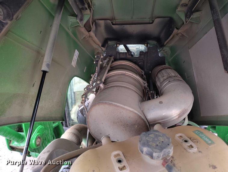 image for item ED0011 2013 John Deere 5085M MFWD tractor