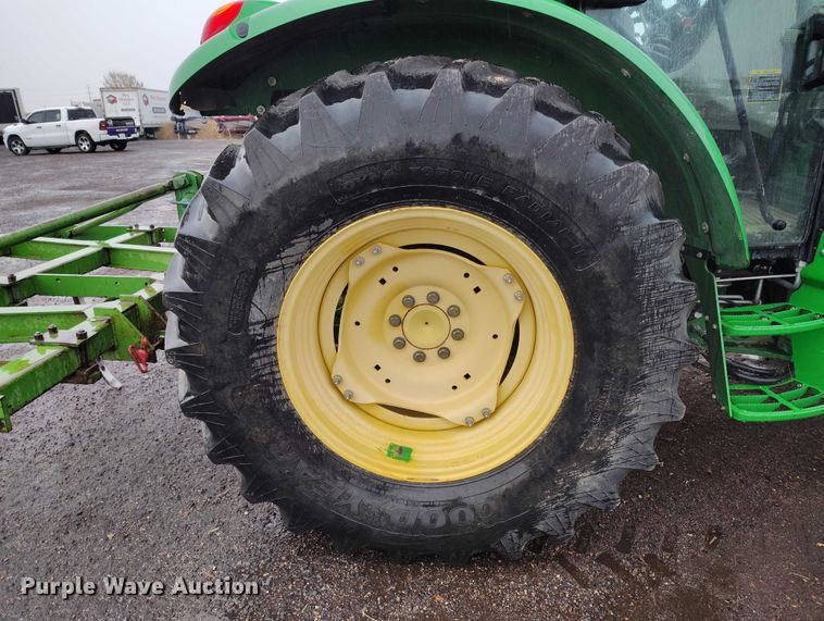 image for item ED0011 2013 John Deere 5085M MFWD tractor