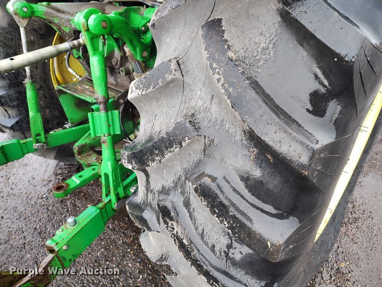 image for item ED0011 2013 John Deere 5085M MFWD tractor