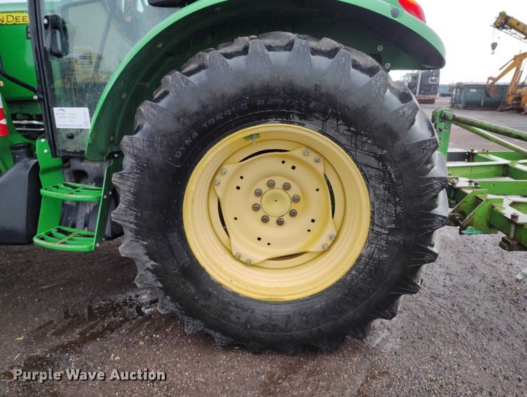 image for item ED0011 2013 John Deere 5085M MFWD tractor