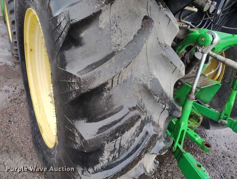 image for item ED0011 2013 John Deere 5085M MFWD tractor