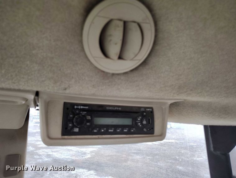 image for item ED0011 2013 John Deere 5085M MFWD tractor