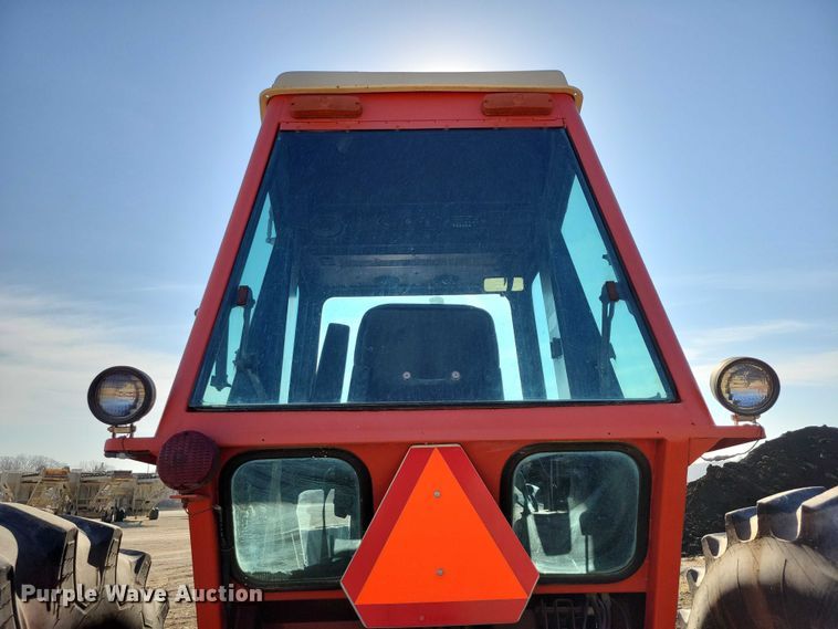 image for item EE0915 1975 Allis-Chalmers AC7060 tractor