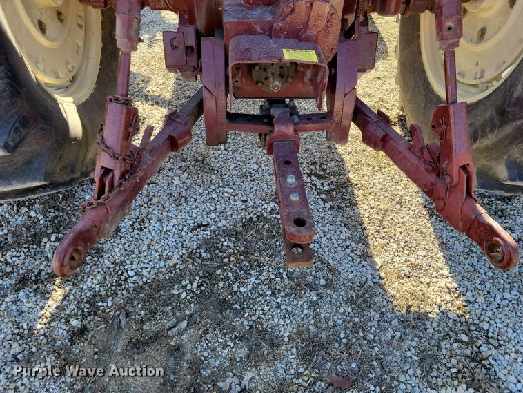 image for item EE0915 1975 Allis-Chalmers AC7060 tractor