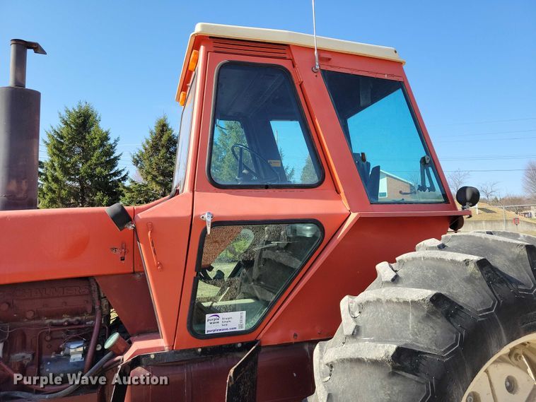 image for item EE0915 1975 Allis-Chalmers AC7060 tractor