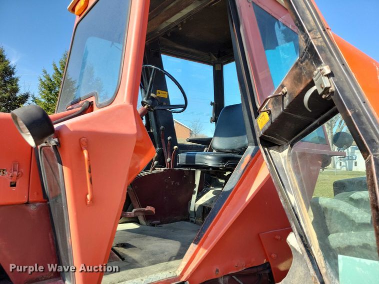 image for item EE0915 1975 Allis-Chalmers AC7060 tractor