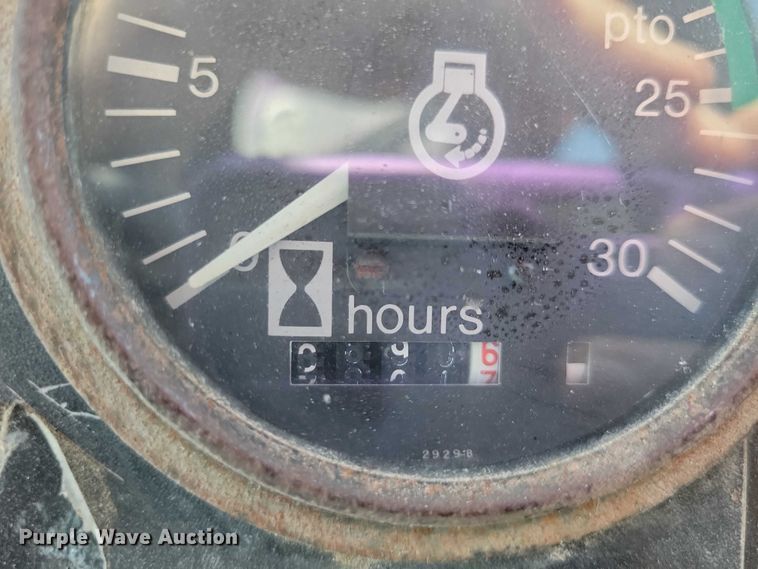 image for item EE0915 1975 Allis-Chalmers AC7060 tractor