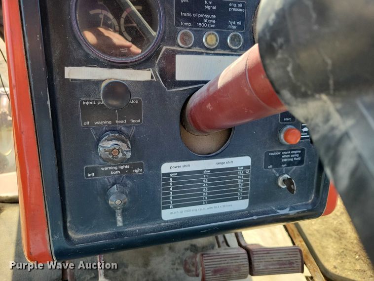 image for item EE0915 1975 Allis-Chalmers AC7060 tractor