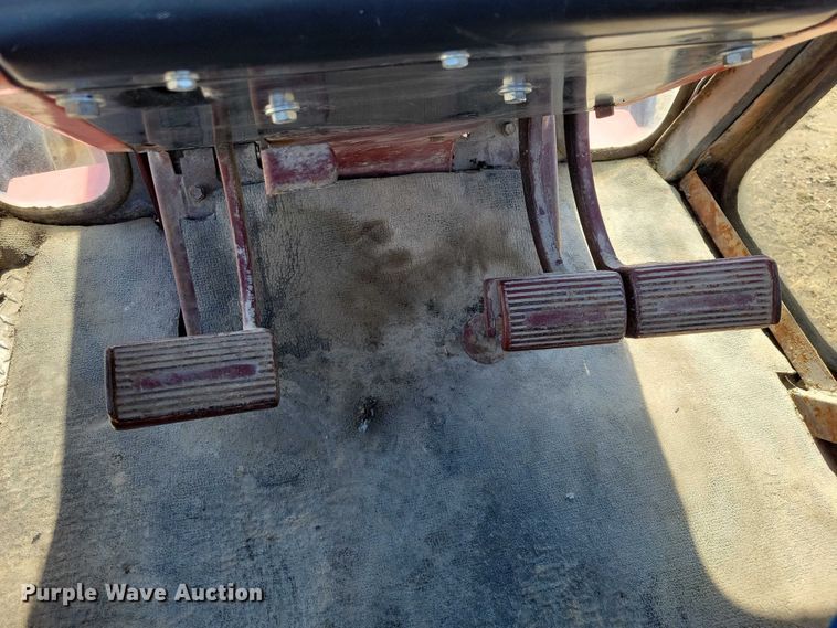 image for item EE0915 1975 Allis-Chalmers AC7060 tractor