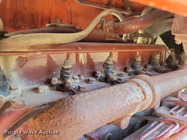 image for item EE0915 1975 Allis-Chalmers AC7060 tractor