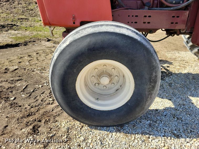image for item EE0915 1975 Allis-Chalmers AC7060 tractor