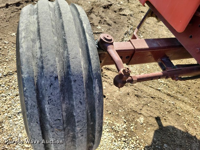 image for item EE0915 1975 Allis-Chalmers AC7060 tractor