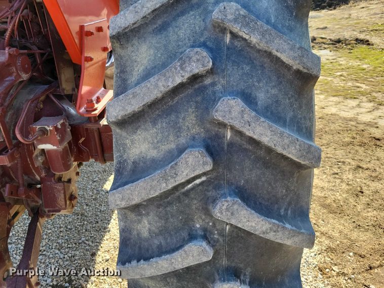 image for item EE0915 1975 Allis-Chalmers AC7060 tractor