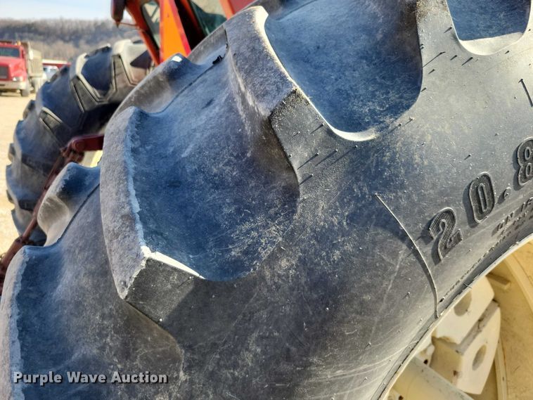 image for item EE0915 1975 Allis-Chalmers AC7060 tractor