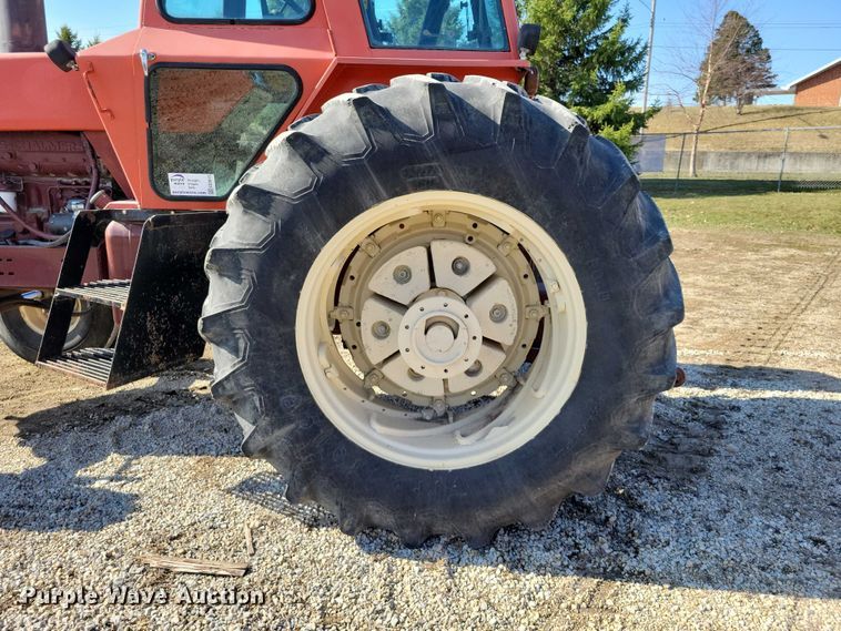 image for item EE0915 1975 Allis-Chalmers AC7060 tractor