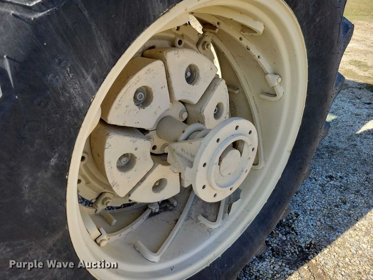 image for item EE0915 1975 Allis-Chalmers AC7060 tractor