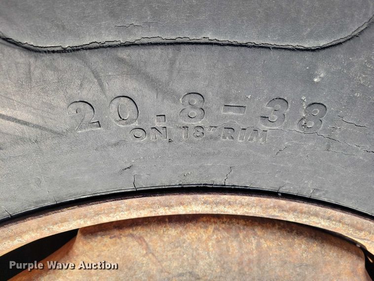 image for item EE0915 1975 Allis-Chalmers AC7060 tractor