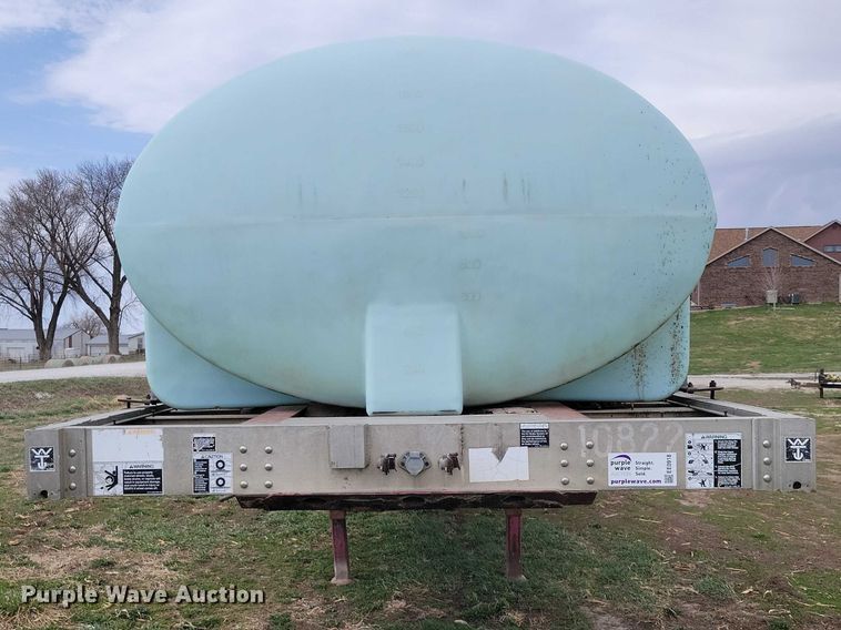 image for item EE0918 1997 Wilson CF-900 flatbed trailer