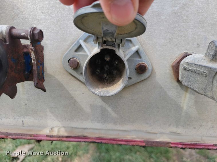 image for item EE0918 1997 Wilson CF-900 flatbed trailer