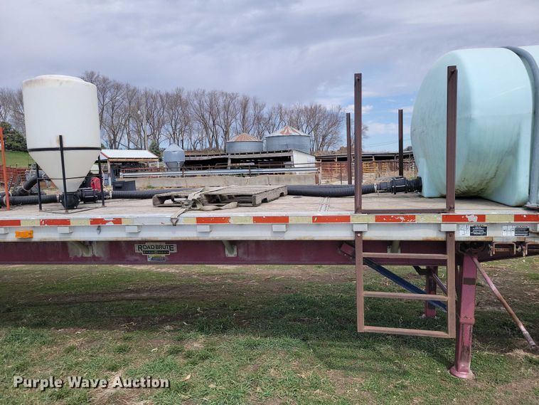 image for item EE0918 1997 Wilson CF-900 flatbed trailer