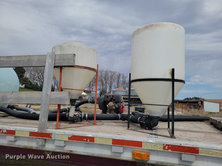 image for item EE0918 1997 Wilson CF-900 flatbed trailer