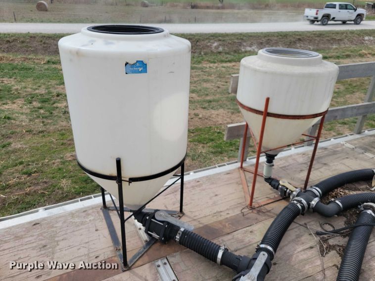 image for item EE0918 1997 Wilson CF-900 flatbed trailer