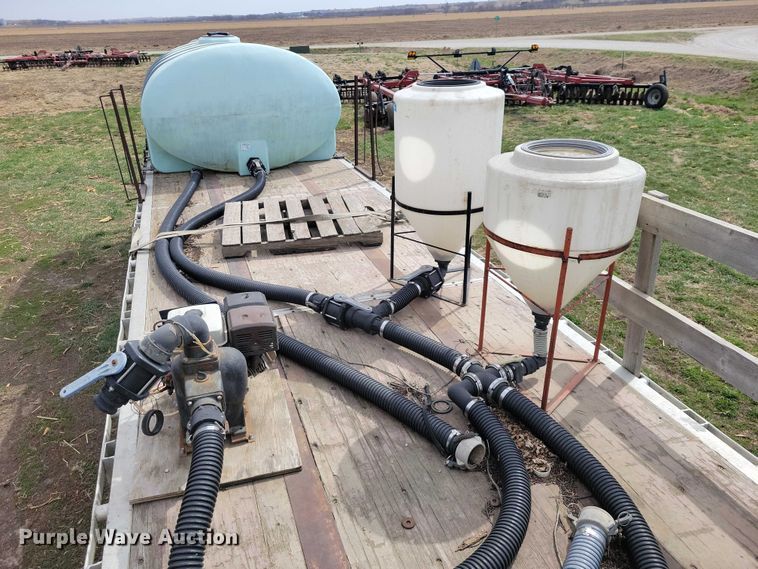 image for item EE0918 1997 Wilson CF-900 flatbed trailer