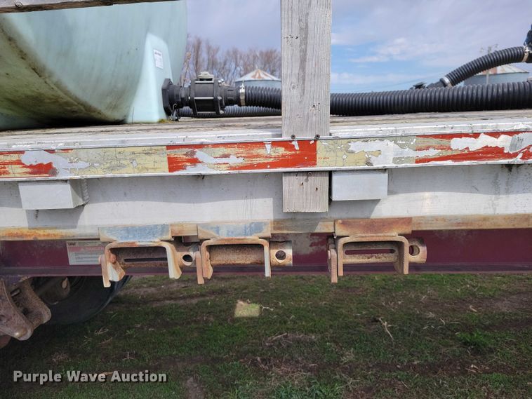 image for item EE0918 1997 Wilson CF-900 flatbed trailer