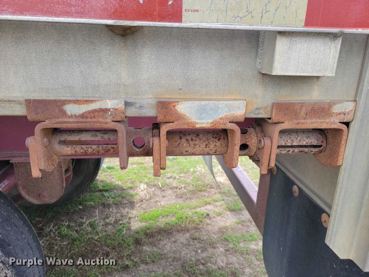 image for item EE0918 1997 Wilson CF-900 flatbed trailer