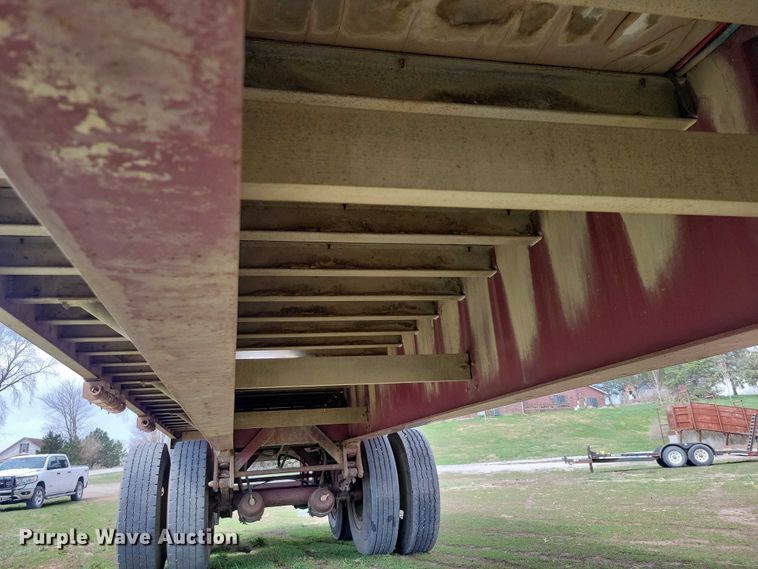 image for item EE0918 1997 Wilson CF-900 flatbed trailer