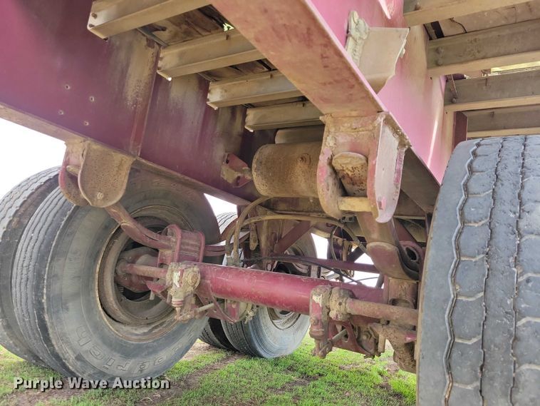 image for item EE0918 1997 Wilson CF-900 flatbed trailer