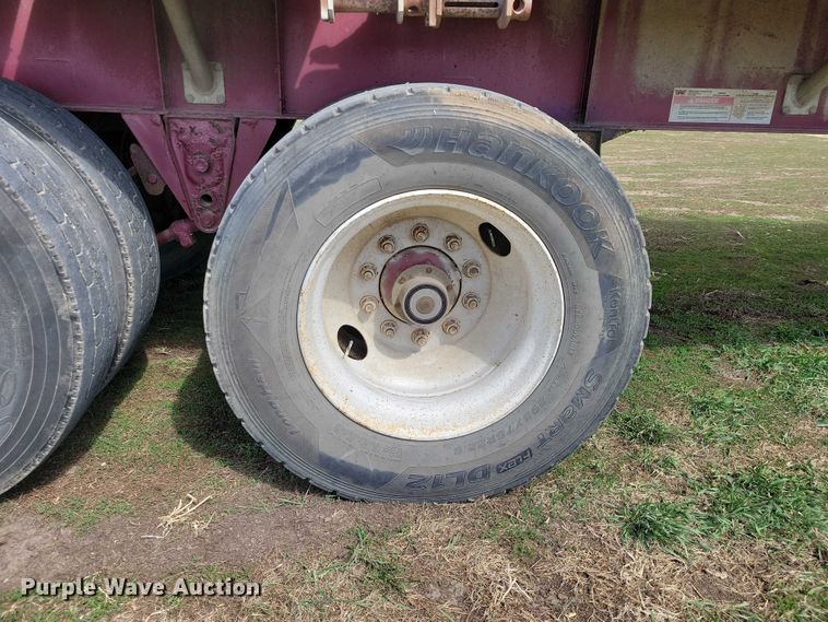 image for item EE0918 1997 Wilson CF-900 flatbed trailer