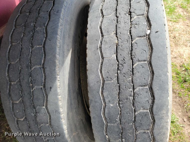 image for item EE0918 1997 Wilson CF-900 flatbed trailer