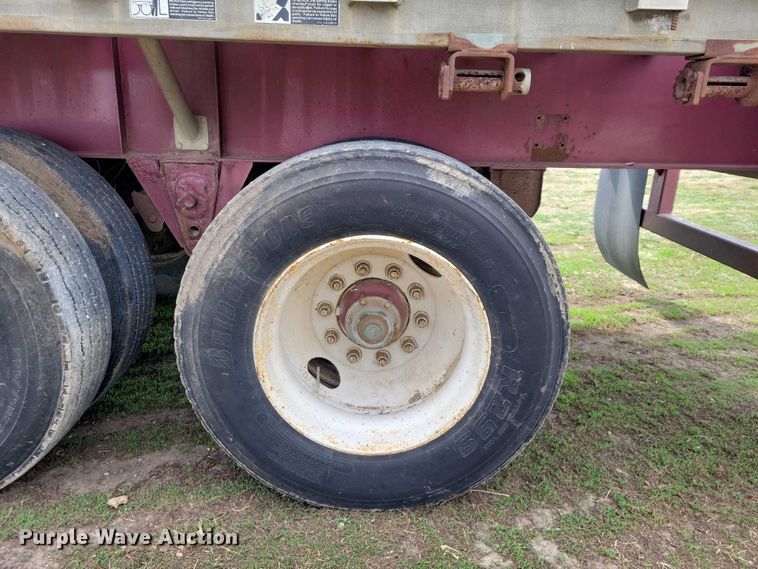 image for item EE0918 1997 Wilson CF-900 flatbed trailer