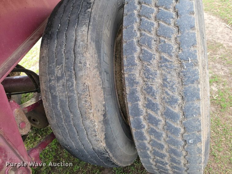 image for item EE0918 1997 Wilson CF-900 flatbed trailer