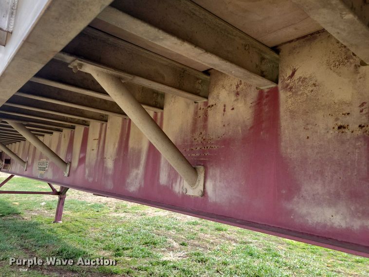 image for item EE0918 1997 Wilson CF-900 flatbed trailer