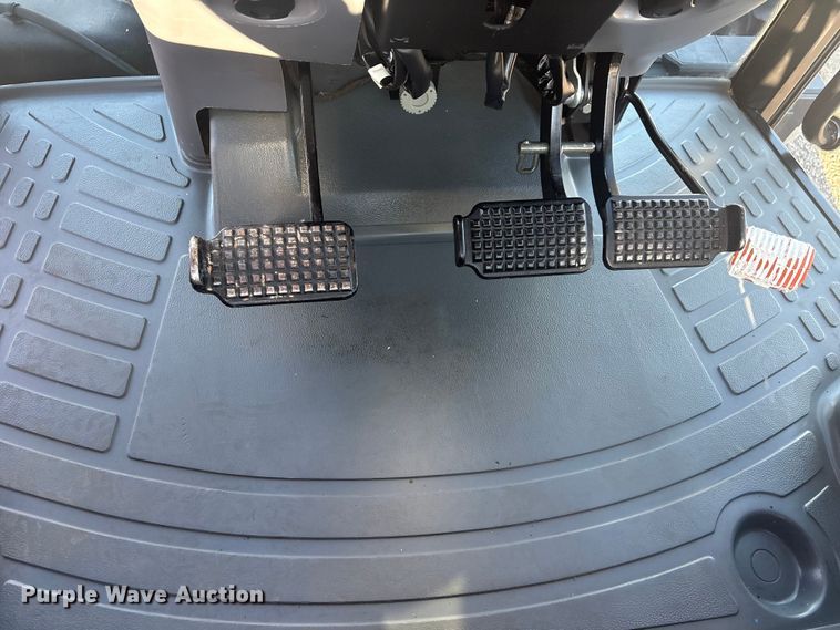 image for item EG8904 2005 New Holland TL100A MFWD tractor