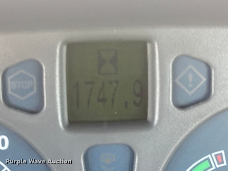 image for item EG8904 2005 New Holland TL100A MFWD tractor